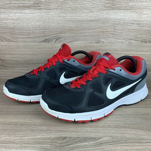 nike revolution 24